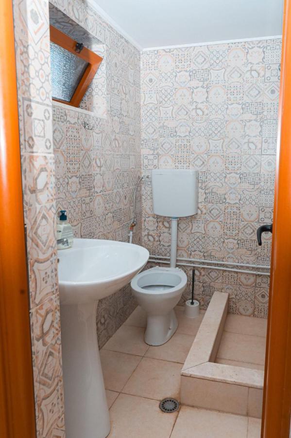 Hostel Nana Vlorë Exterior foto